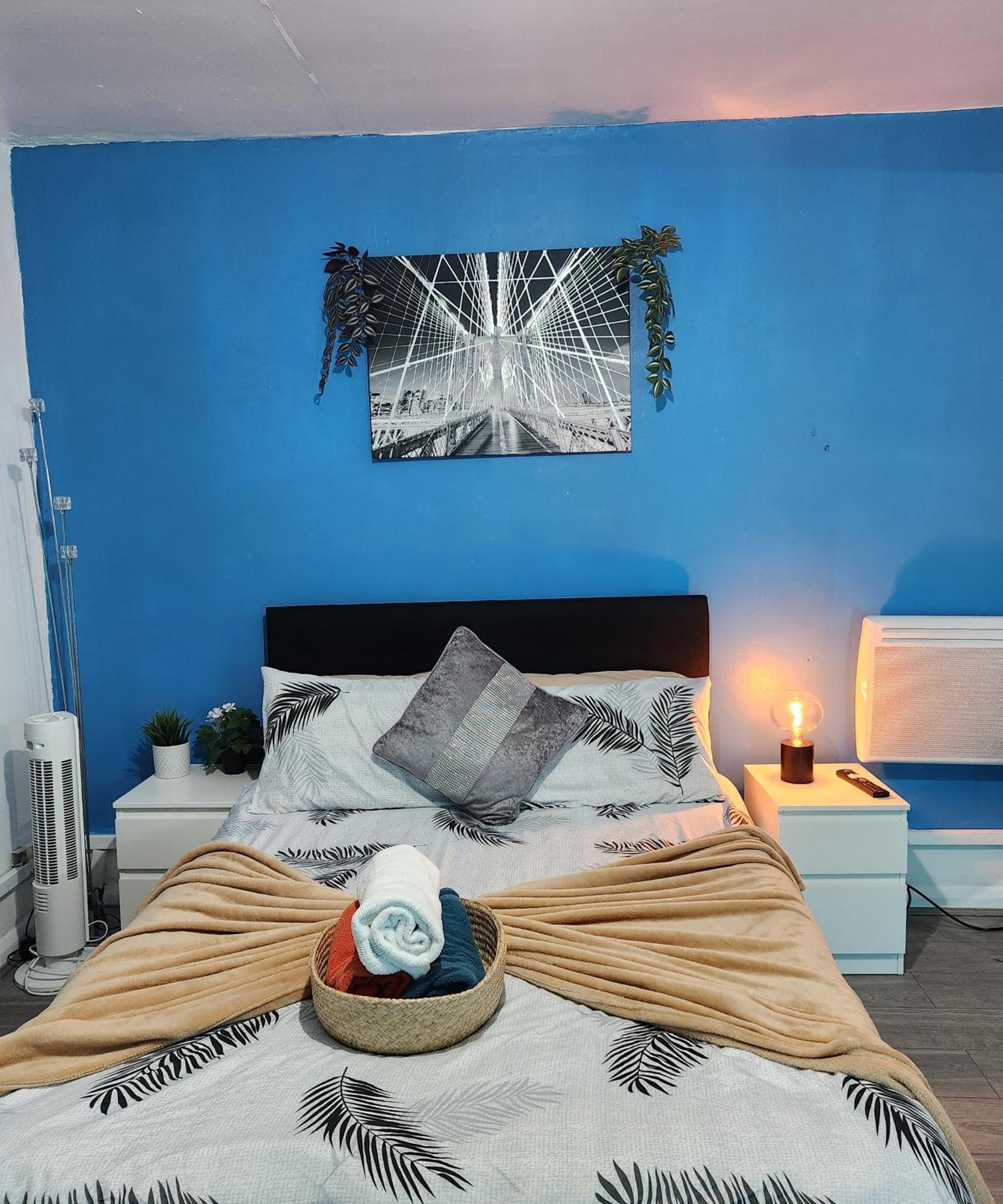 New Deluxe Studio Apt-2 Londen Buitenkant foto